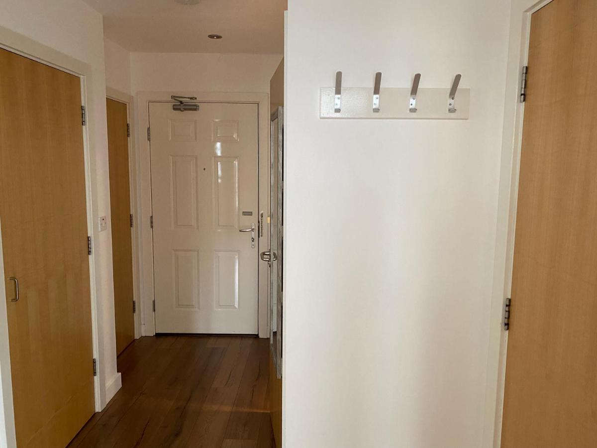 Lovely One Bedroom Apartment In Greater London, Id Required Exteriér fotografie