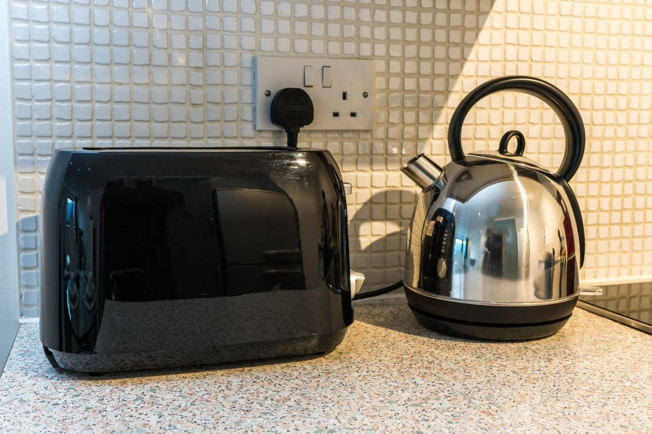 Fast Internet One Bedroom Apartment In Greater London, Id Required Exteriér fotografie